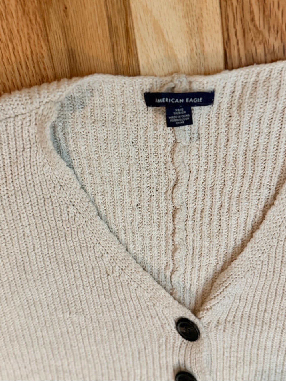 American Eagle Outfitters Cream V-Neck Cropped Button Cardigan - Picture 3 of 3